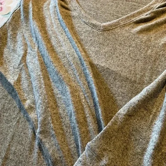 Top for Women’s Long Sleeve Gray Size XL - Picture 5 of 7